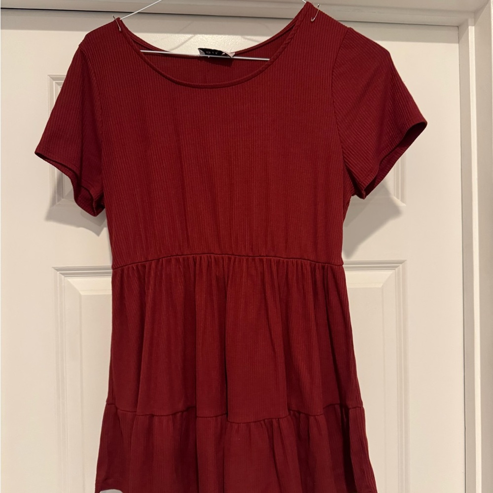 Gilli Maternity Short Sleeve Tiered Ribbed Top - Burgundy Red